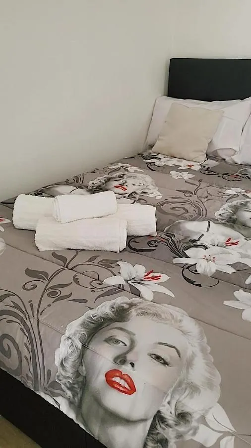 ᗰiki ᕼouտᗴ 2 Appartamento Firenze 0*,  Italia
